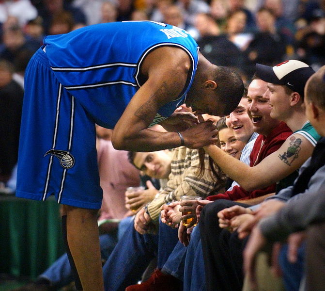 官方：汉堡对勒沃库森的比赛因天气原因取消