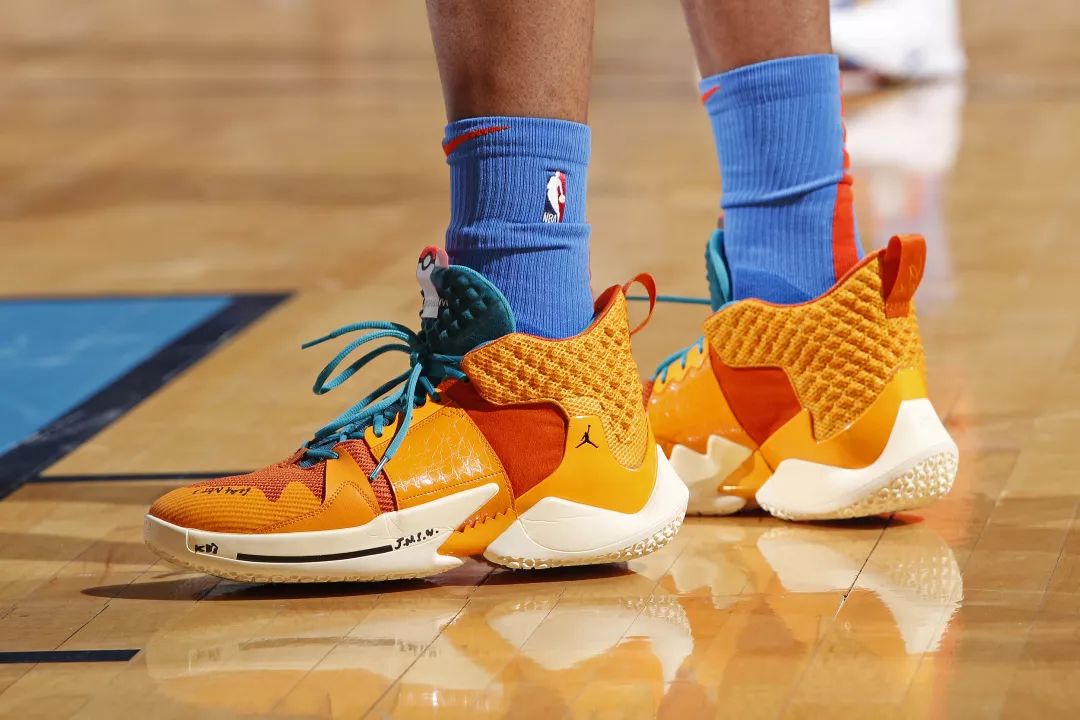 曝施罗德在走廊里蹲守东契奇 试图挥拳击打对方