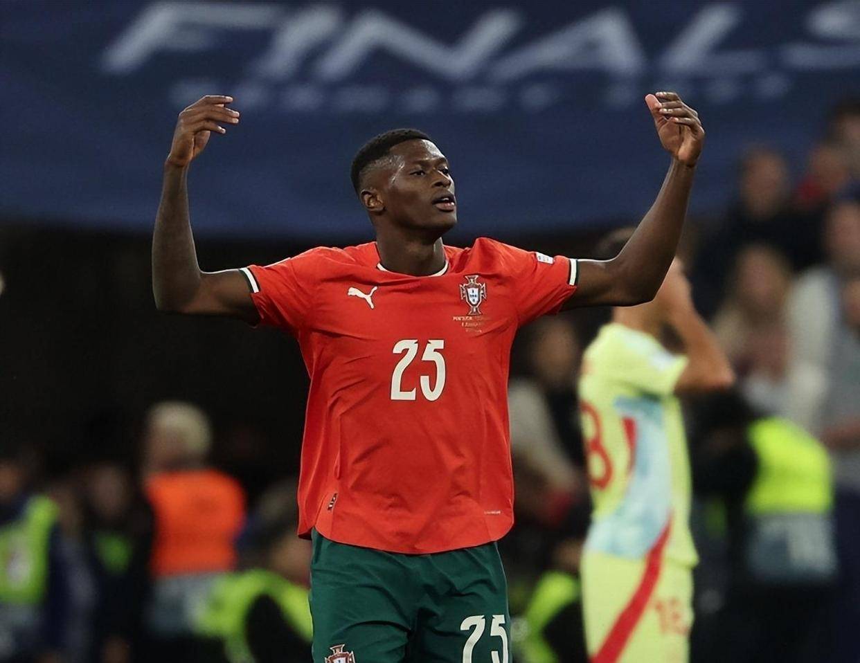 电竞选手最新动态与转会消息汇总