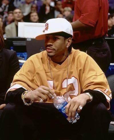 棒球与城市归属感波士顿芬威球场如何成为该市历史文化遗产的灵魂