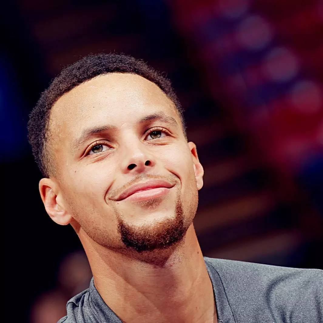 NBA-湖人VS老鹰 詹姆斯单臂爆扣