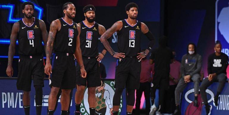 BLG 3-2击败TES勇夺LPL总冠军，左手阿卡丽绕后切入摧毁双C