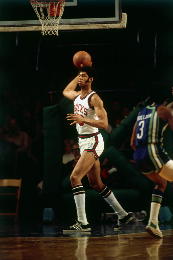 皇马狂喜？据西媒报道，梅西将介入巴萨2026年选...