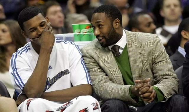 没有技巧全是感情，弗兰克告别演讲深情演唱《月亮代表我的心》